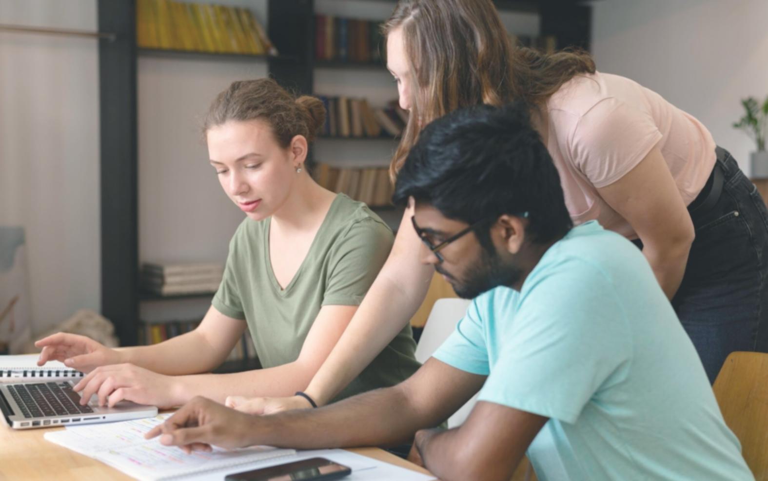 Moderne Finanzbildung und Marktanalyse